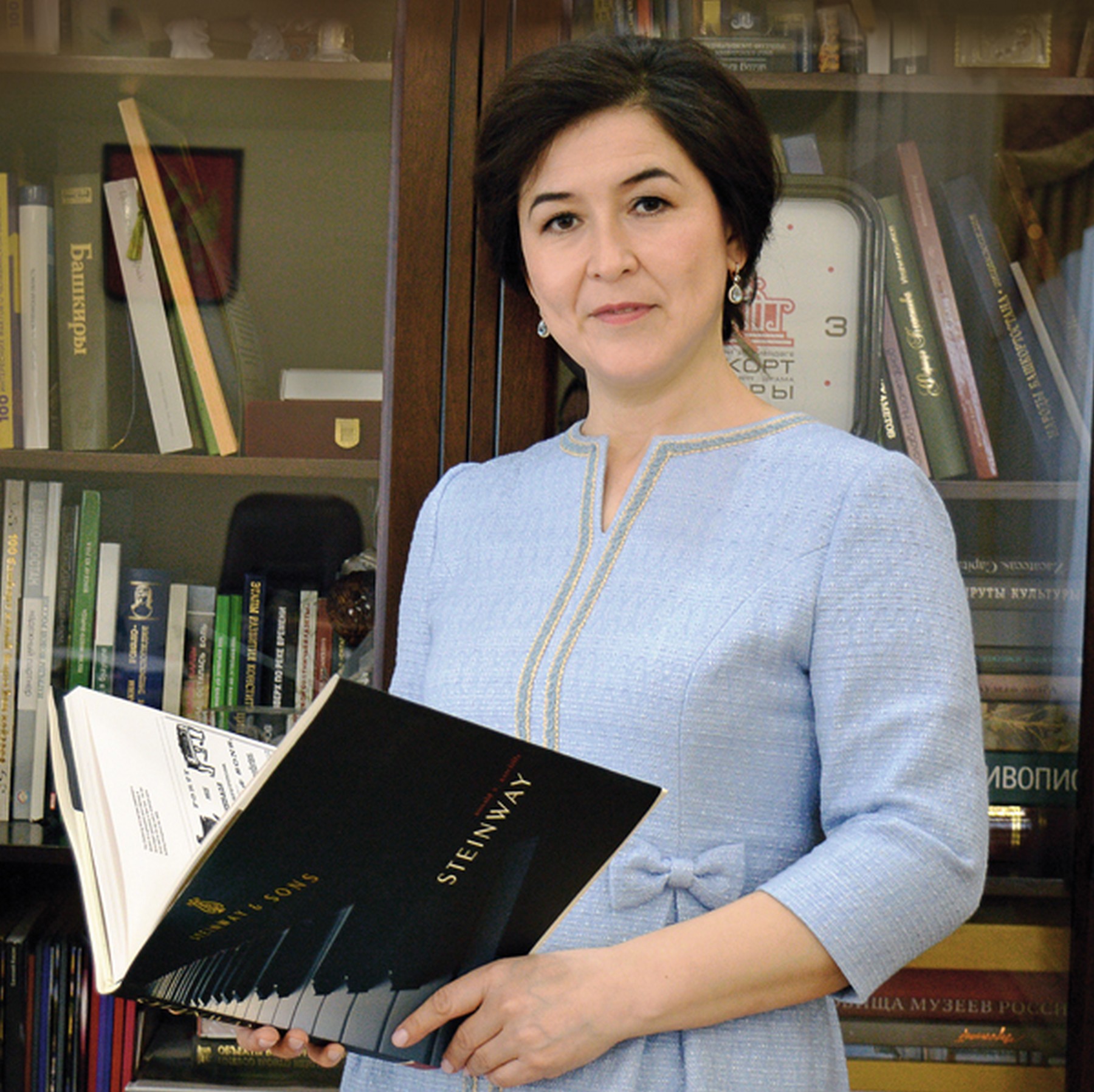Бөгөн Башҡортостан Республикаһының мәҙәниәт министры Әминә Ивний ҡыҙы Шафиҡова тыуған көнөн билдәләй