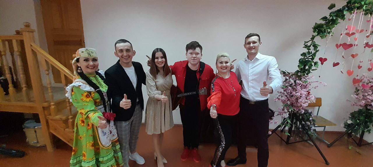 Бөгөн Башҡортостандың һәм Татарстандың атҡаҙанған артисы Рифҡәт Ғәбделйәнов етәкселегендәге “Ҡайтауаз” татар эстрада төркөмө Стәрлетамаҡ төҙөлөш һәм профессиональ технологиялар колледжында сығыш яһаны